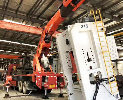 稻城附近随车吊出租，轻松解决运输难题