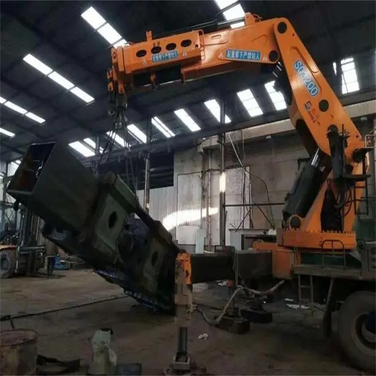 稻城130吨折臂吊车出租吊机租赁附近电话