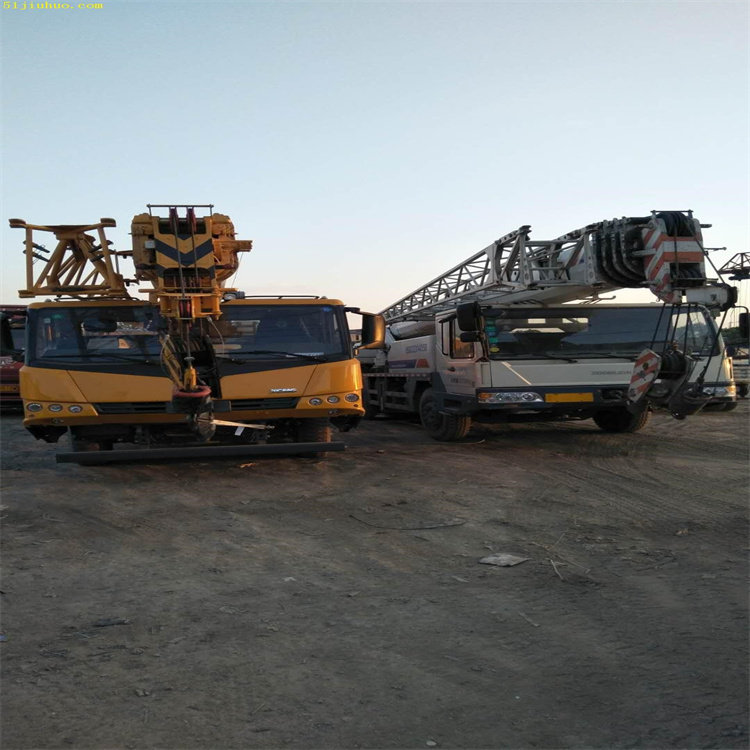 稻城吊车吊挖机正确办法